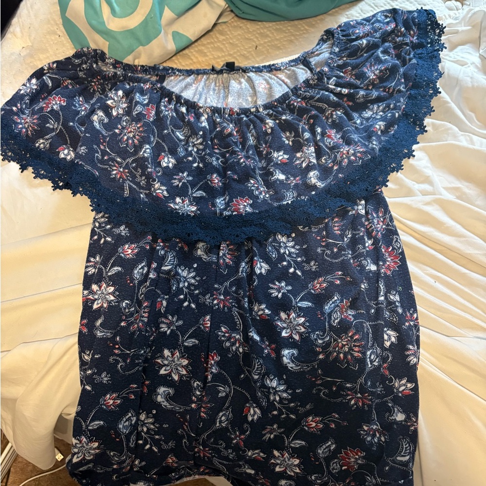 Chic Navy Floral Blouse with Lace Trim - Picture 1 of 2